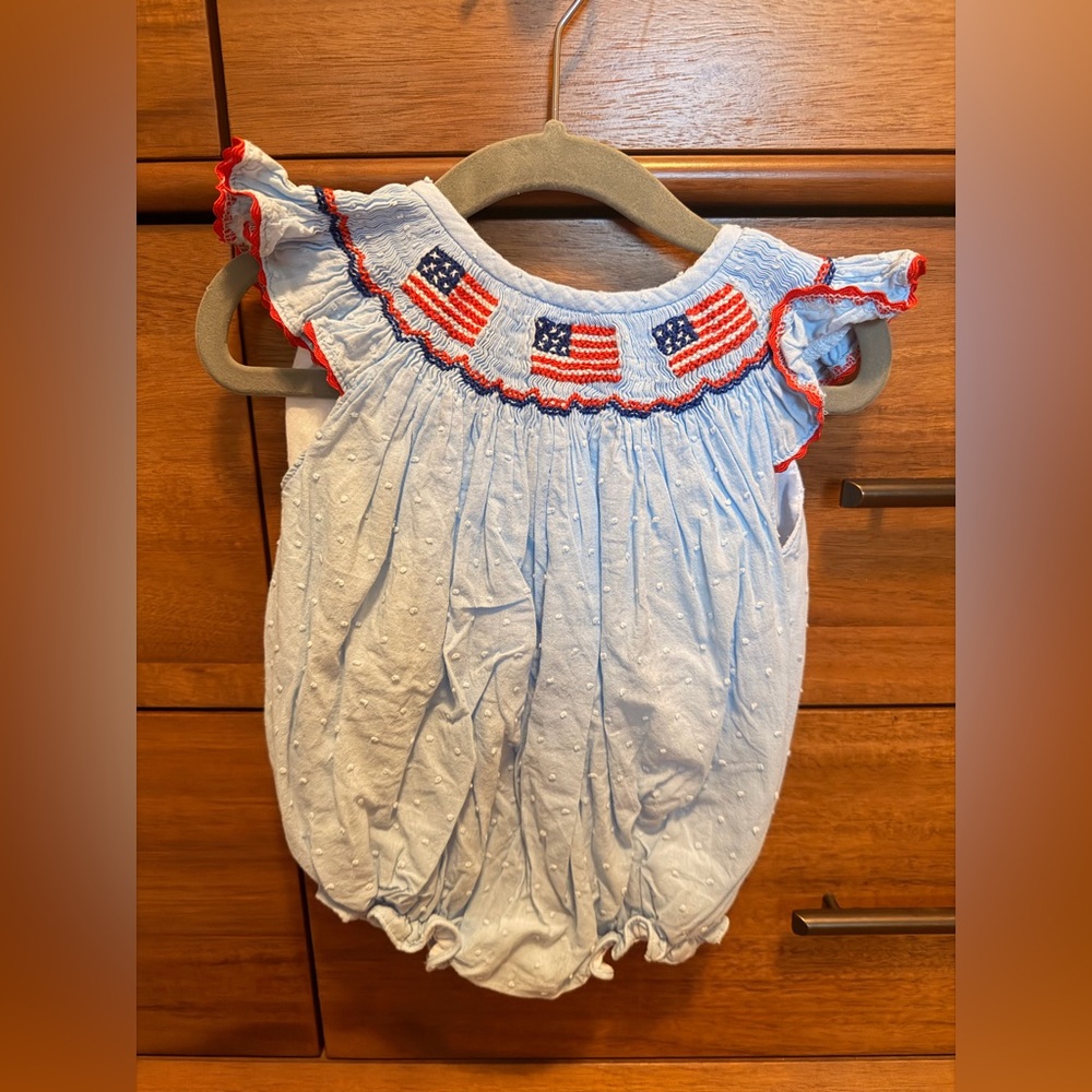 Cecil & Lou Smocked American Flag bubble